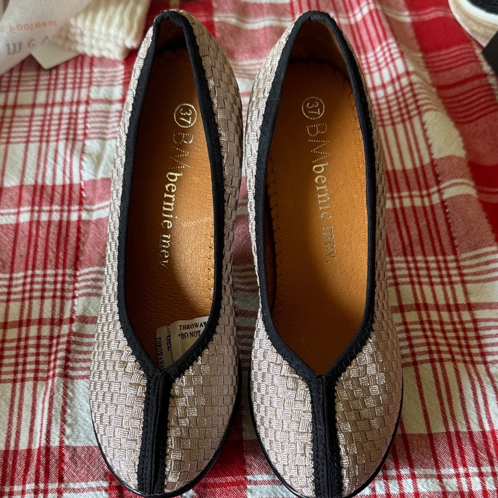 NWOT bernie mev. W Beige/blush & Black Woven Heels SZ 37 EU SZ 6 US - Picture 3 of 7